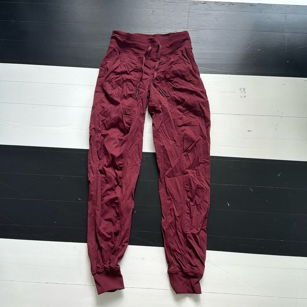 Lululemon maroon pant